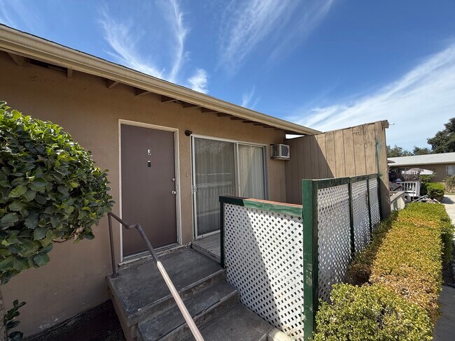 Foto del edificio - 12784 California St
