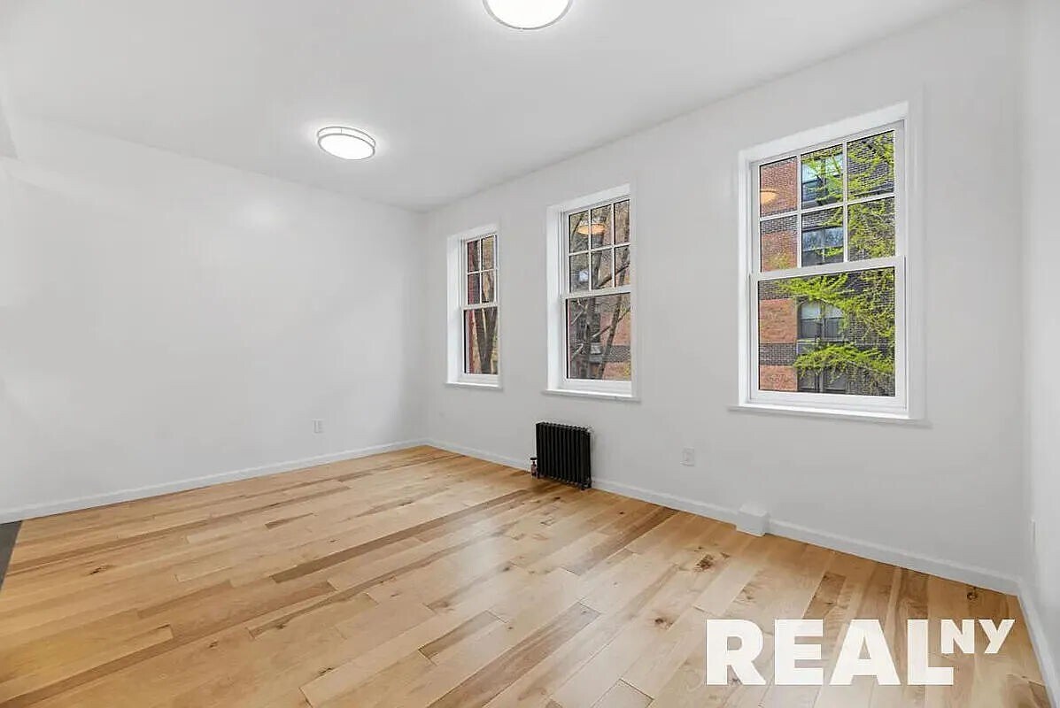 Primary Photo - 359 Bleecker Street