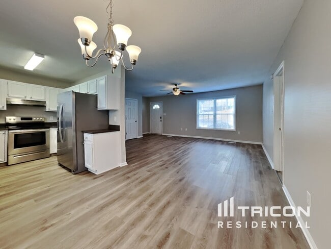 Building Photo - 3008 Brittany Dr