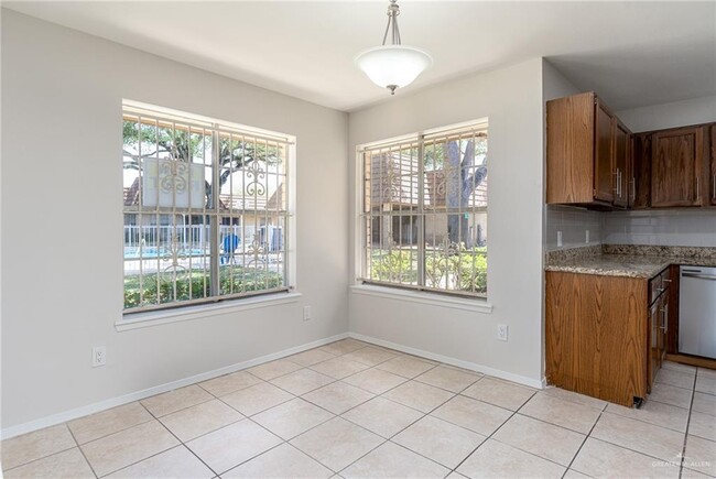 Building Photo - 500 E El Rancho Ave