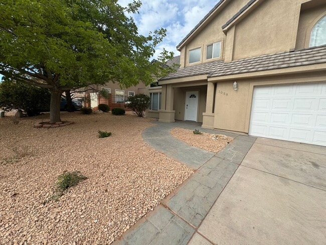 Building Photo - Hidden Park in Great location!!  PET FRIEN...