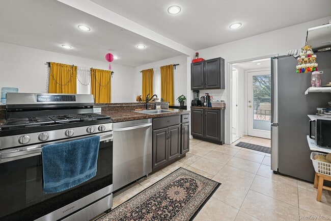 Building Photo - 13 Herbert Ave