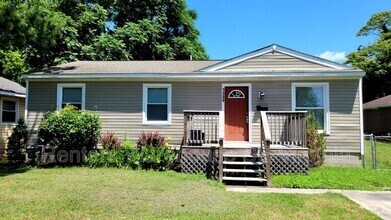 Building Photo - 1506 Wilcox Ave