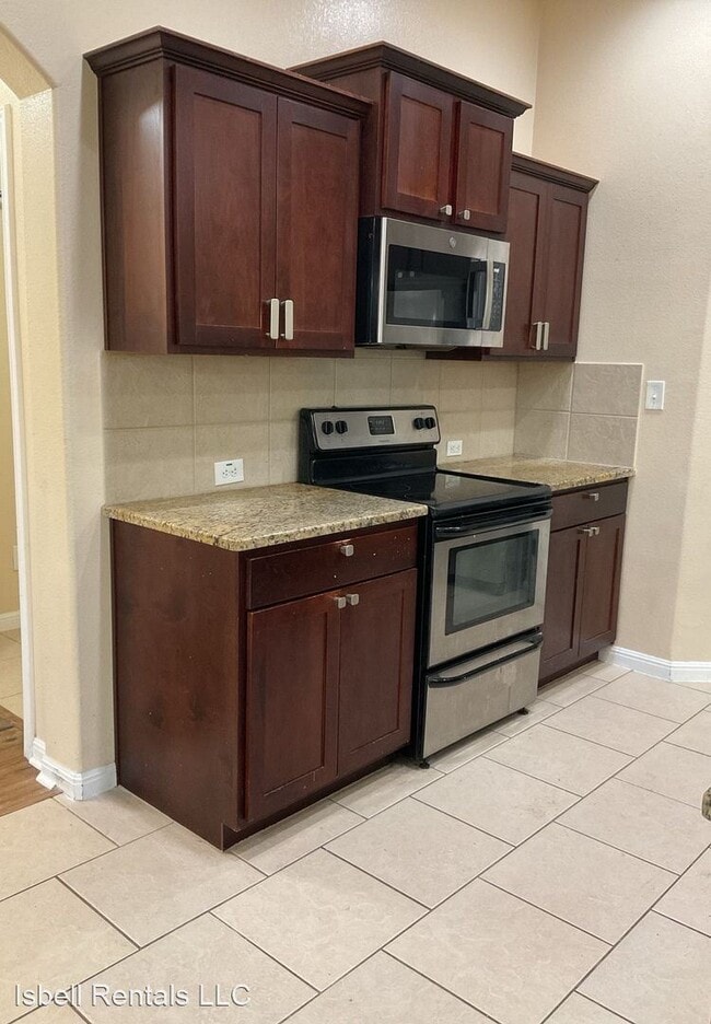 Building Photo - 4 br, 2 bath House - 300 W Libra Drive