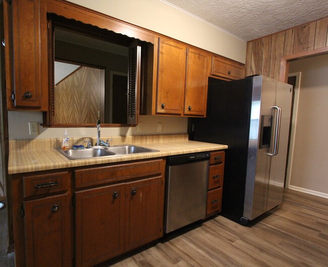Building Photo - 145 Spring Hill Ave