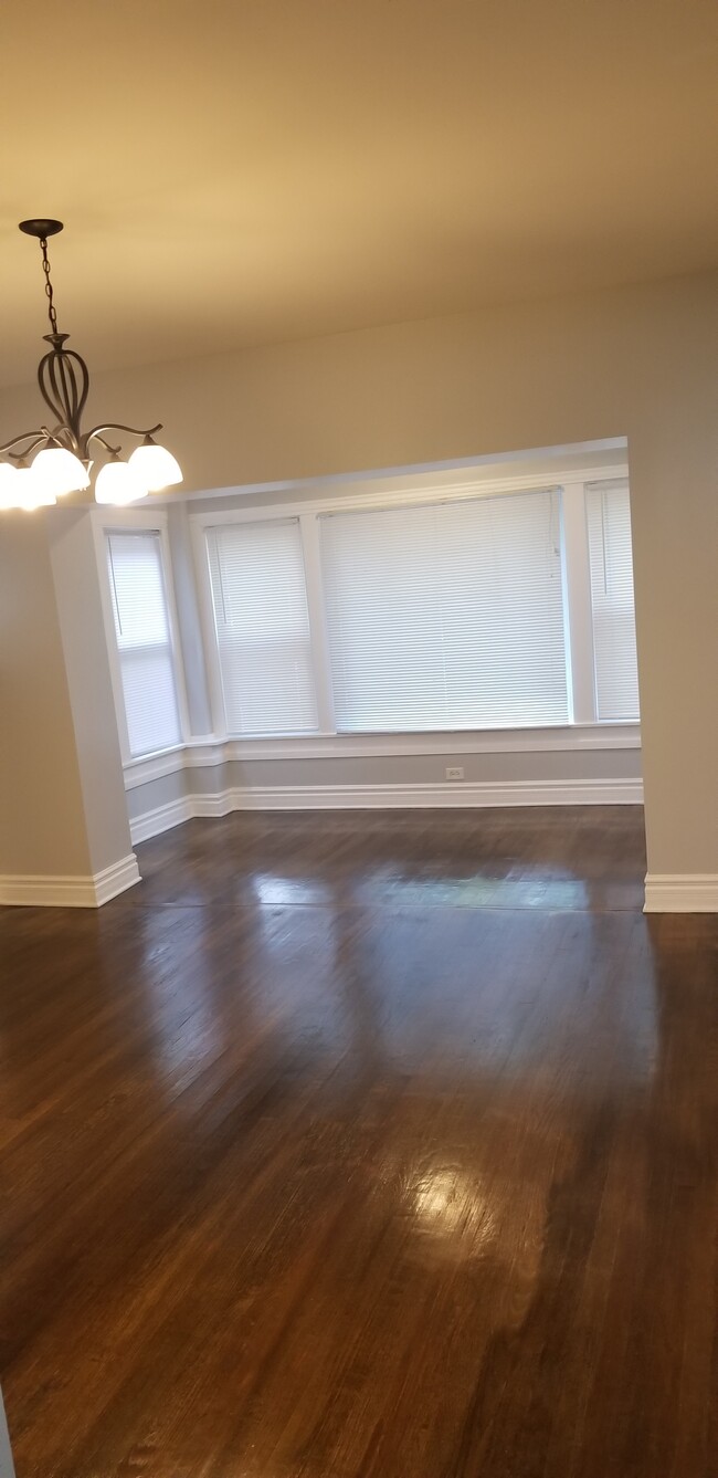 Sala de estar - 5551 W Quincy St