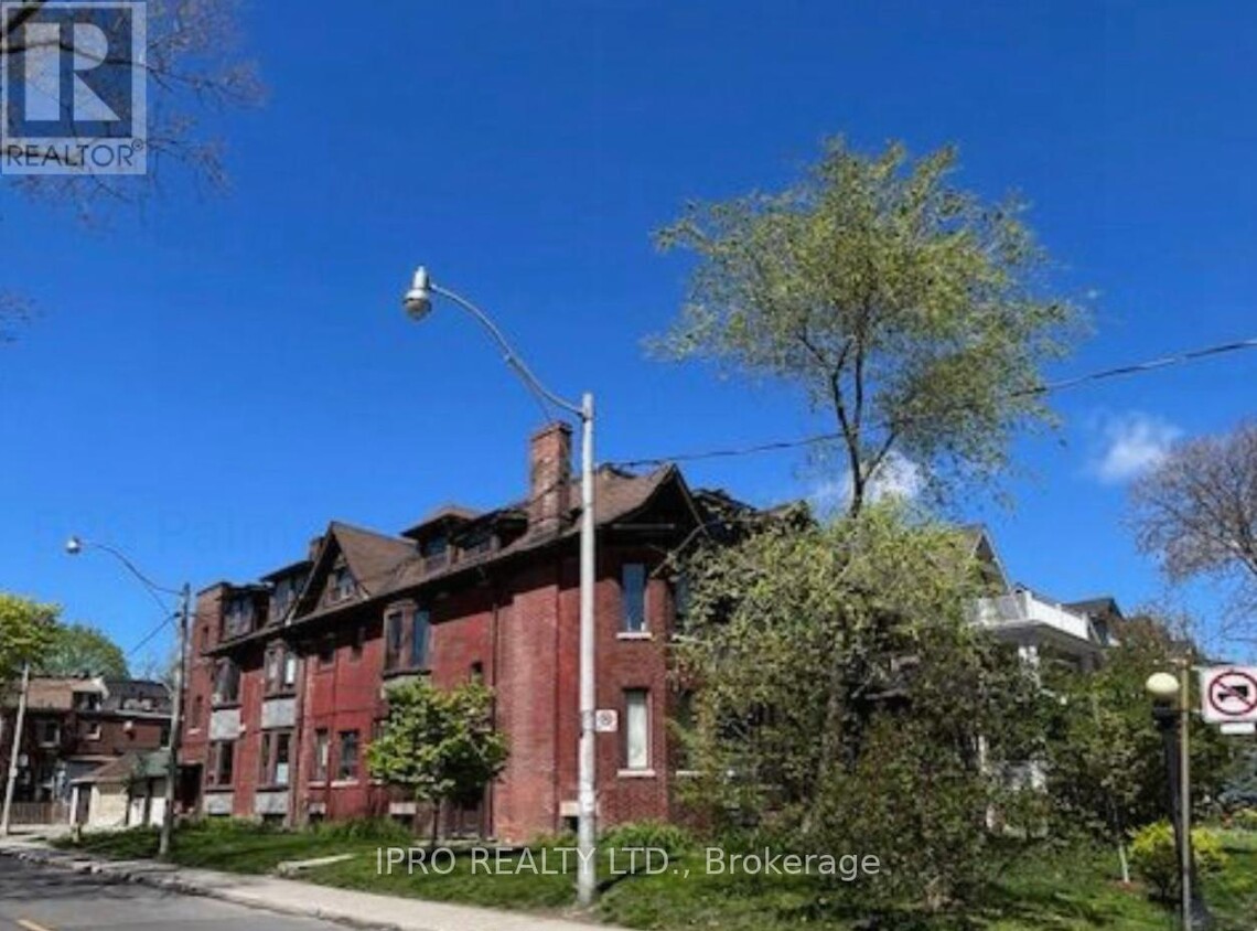 Primary Photo - 526-526 Palmerston Blvd