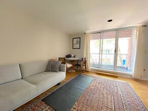 Building Photo - 20 Chestnut St