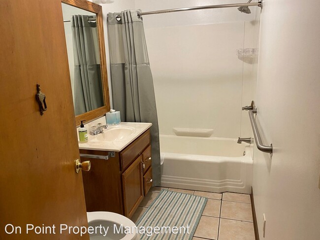 Building Photo - 3 br, 1 bath House - 511 Genesee St
