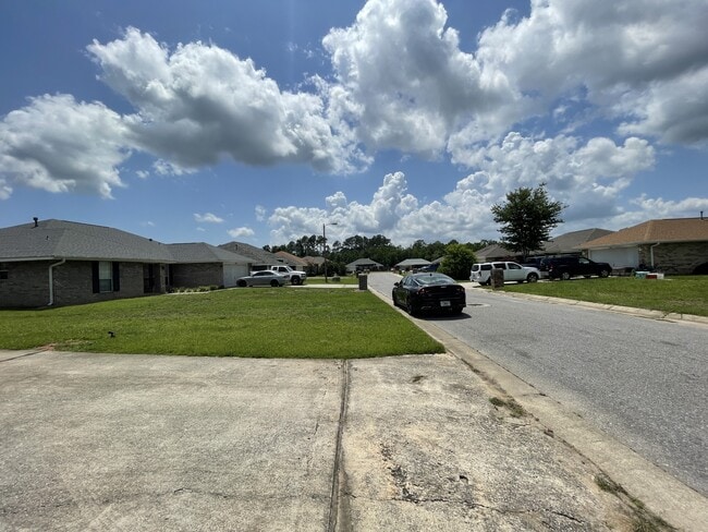 Building Photo - 7025 Boo Ln