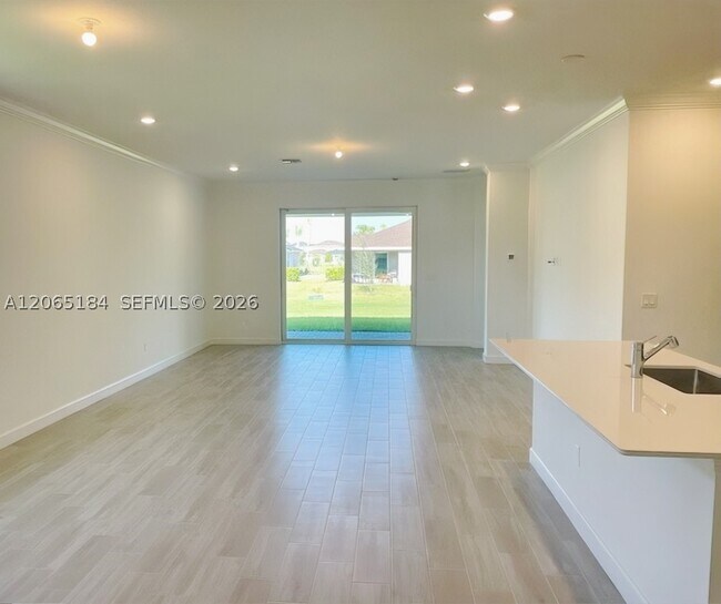 Building Photo - 1375 Orchard Dr