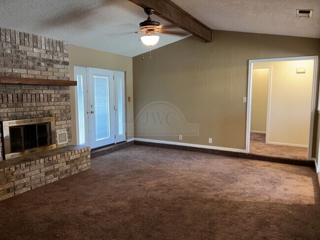 Foto del edificio - 2733 Phyllis Dr