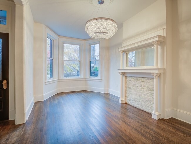 Foto del edificio - 1022 Park Rd NW