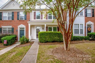 Building Photo - 9366 Greenheather Dr