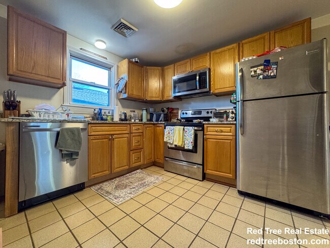 Building Photo - 74 Dunboy St