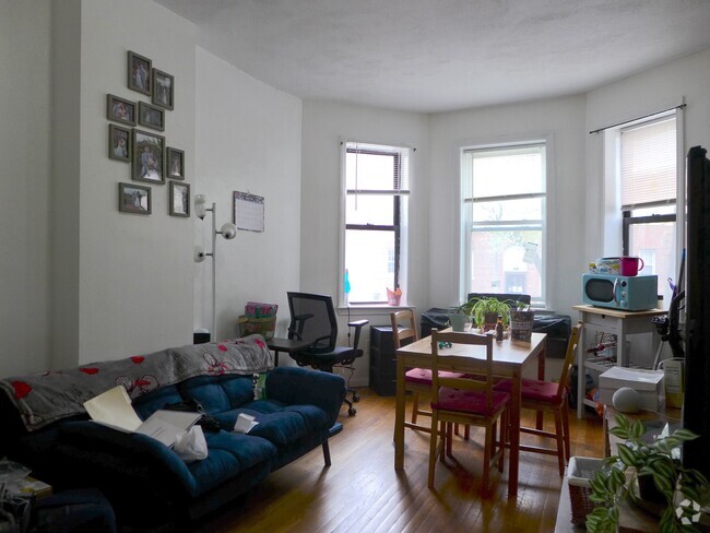 Building Photo - 32 S Huntington Ave