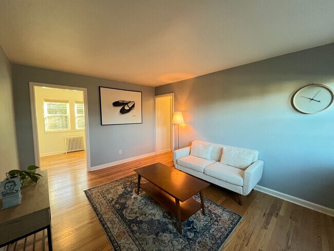 Photo - Beautiful 1Bd/ 1Ba Vintage Condo Located in Mt. Tabor! In Unit Laundry, Parking Space, storage un...