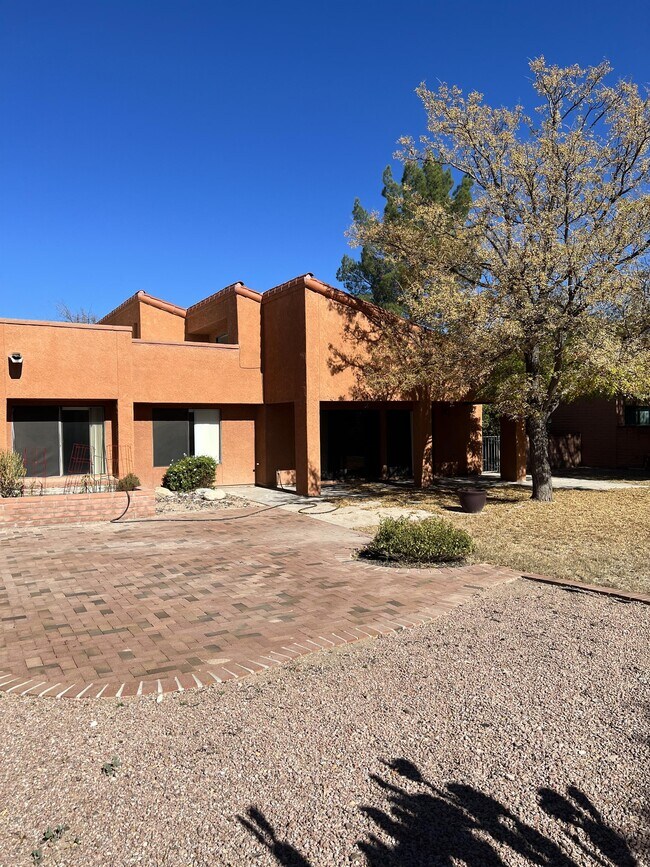 Building Photo - 5120 E Woodgate Ln