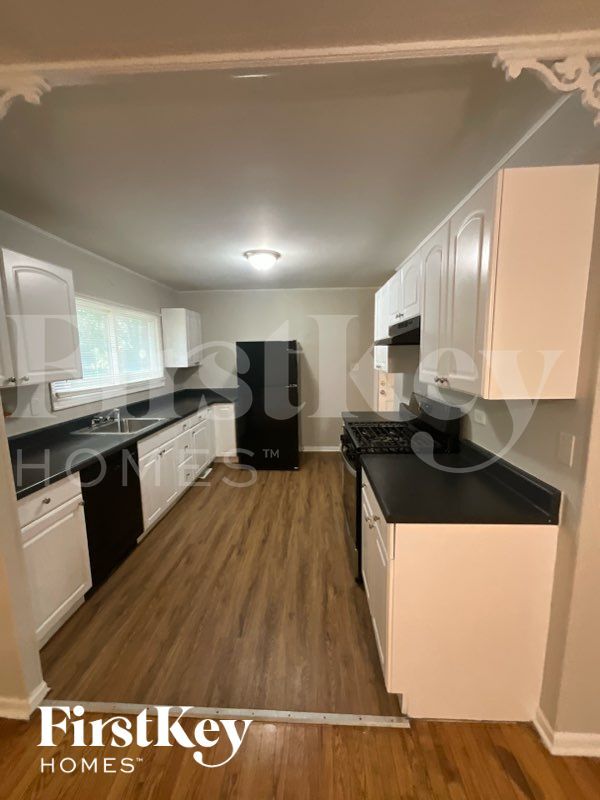 Foto del edificio - 22728 Ridgeway Ave