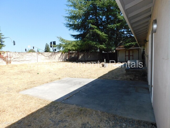 Foto del edificio - Updated Antelope 3bd/2ba Home with 2 Car G...