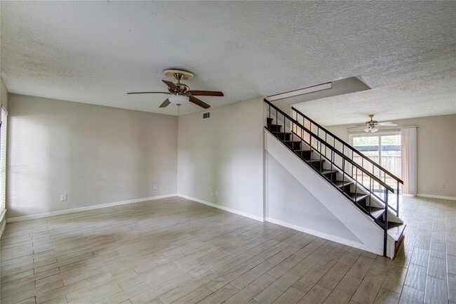 Building Photo - 2412 Miramar Ct