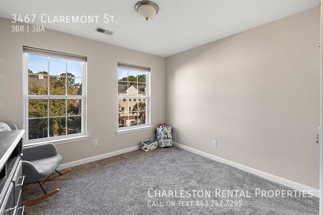 Foto del edificio - 3467 Claremont St