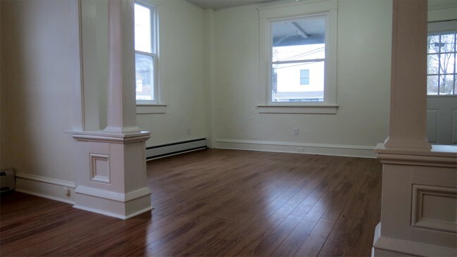 Building Photo - 524 W Sperling St