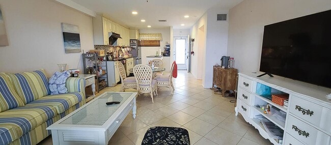 Foto del edificio - 2724 Garden Dr S