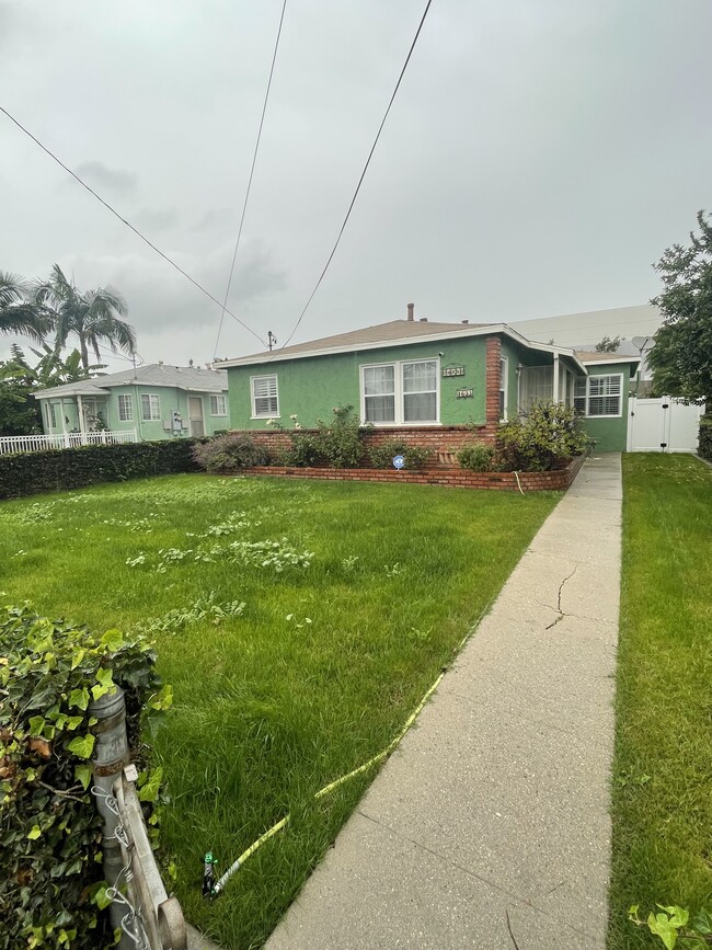 Foto del edificio - 1631 Del Amo Blvd