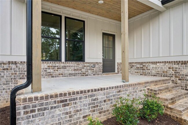 Building Photo - 2050 Morehouse Dr NW