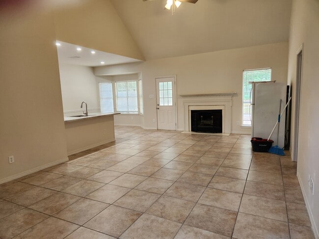 Family Room - 113 Willowbrook Cir
