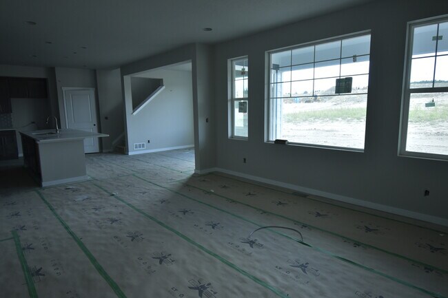 Building Photo - 10214 Spry St