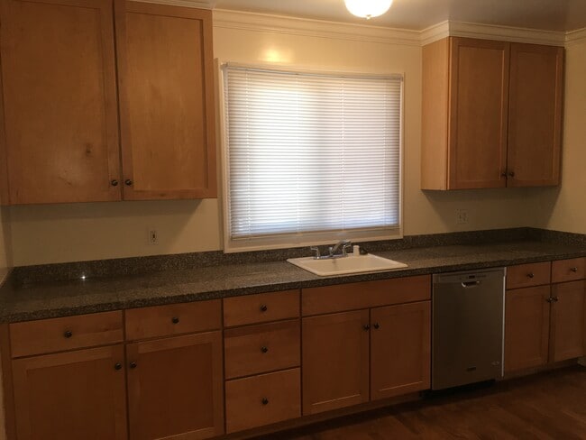 Kitchen - 800 Bayswater Ave