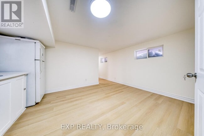 Building Photo - 82A Birchmount Rd