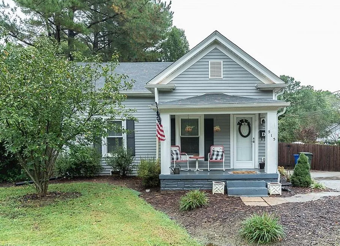 Primary Photo - One bedroom, 1.5 bath house in Mebane with...