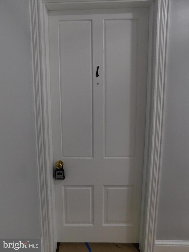 27 W Main St Unit 1, Berryville, VA 22611 Room for Rent in Berryville