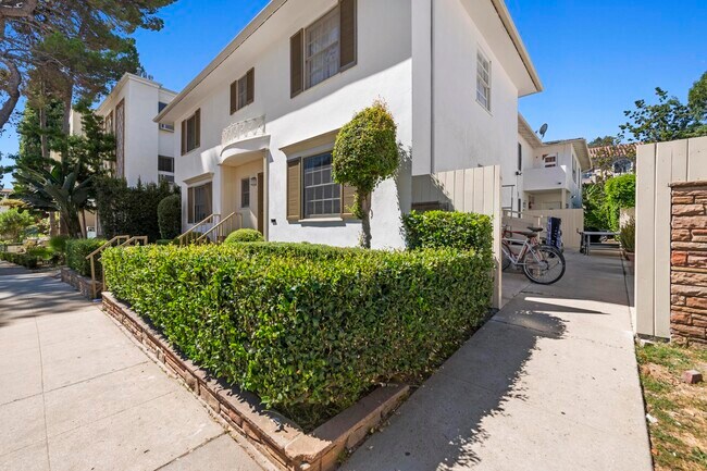 Building Photo - 625 1/2 Kelton Ave