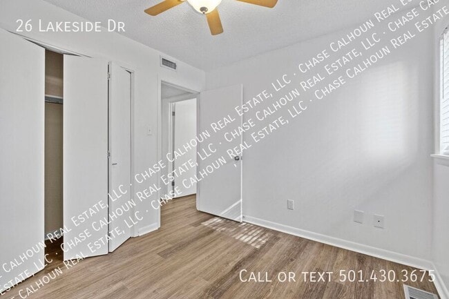 Foto del edificio - 26 Lakeside Dr