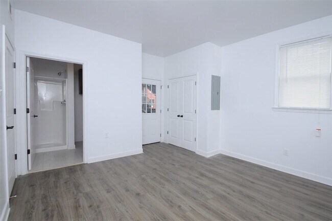 Foto del edificio - 528 E Pkwy N