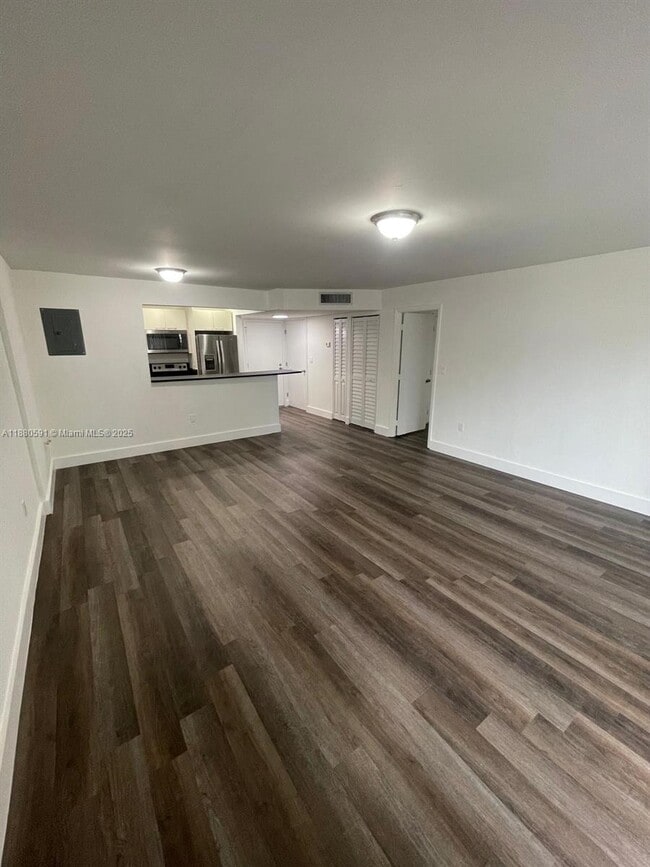 Building Photo - 4164 Inverrary Dr