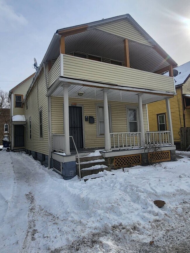 Building Photo - 1065 E 77th St