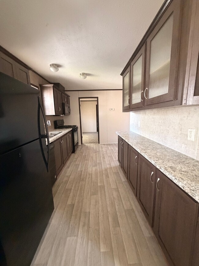 Foto del edificio - 175 Parker Lake Dr