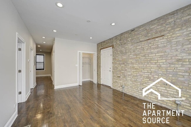 Building Photo - 2019 N Hoyne Ave