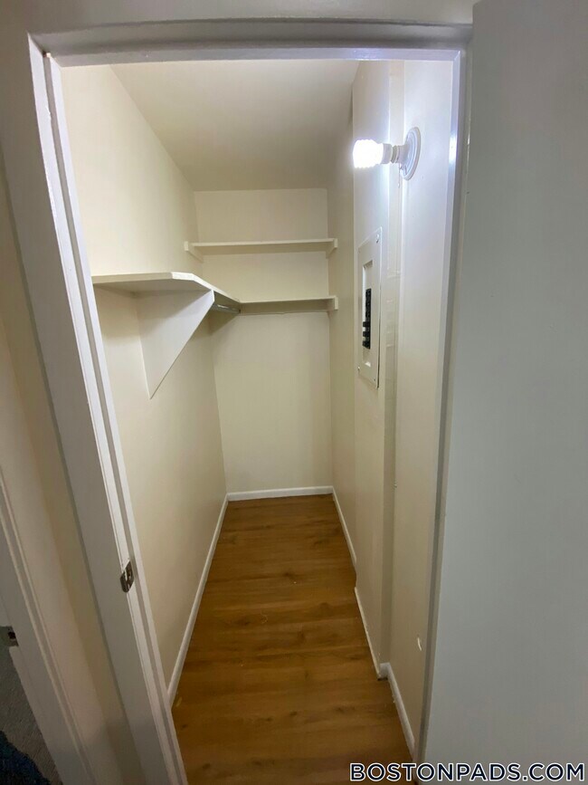 Foto del edificio - 18 Westgate Dr