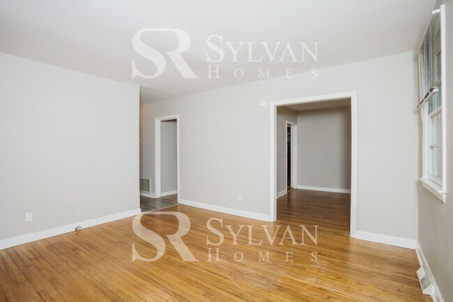 Building Photo - Spacious 3BR Home Awaits You!