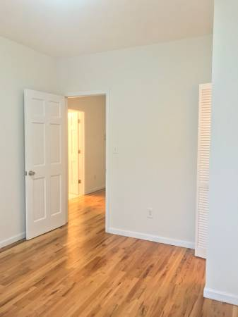 Building Photo - 317 58th St