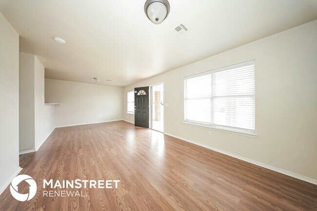 Foto del edificio - 8709 Cedar Ridge Dr