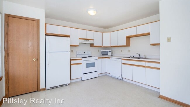 Building Photo - 4 br, 2.5 bath Apartment - 857 Fotis Drive
