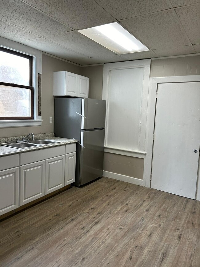 Building Photo - 1619 5th St