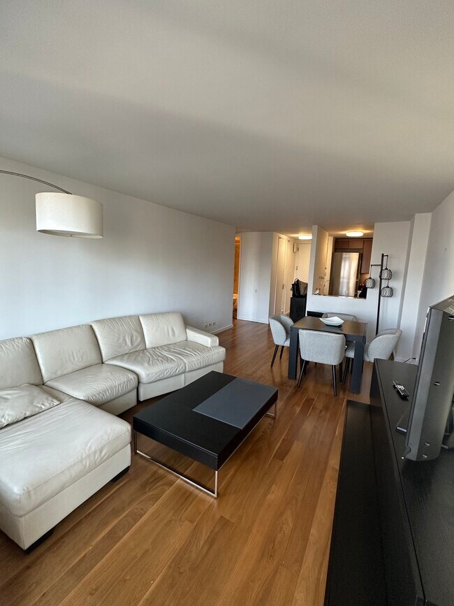 Foto del edificio - 515 E 72nd St